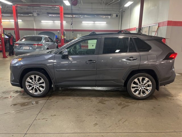 Used 2021 Toyota RAV4 XLE Premium image 8