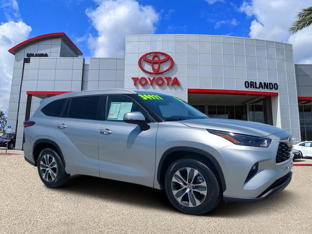 Used 2023 Toyota Highlander XLE image 1