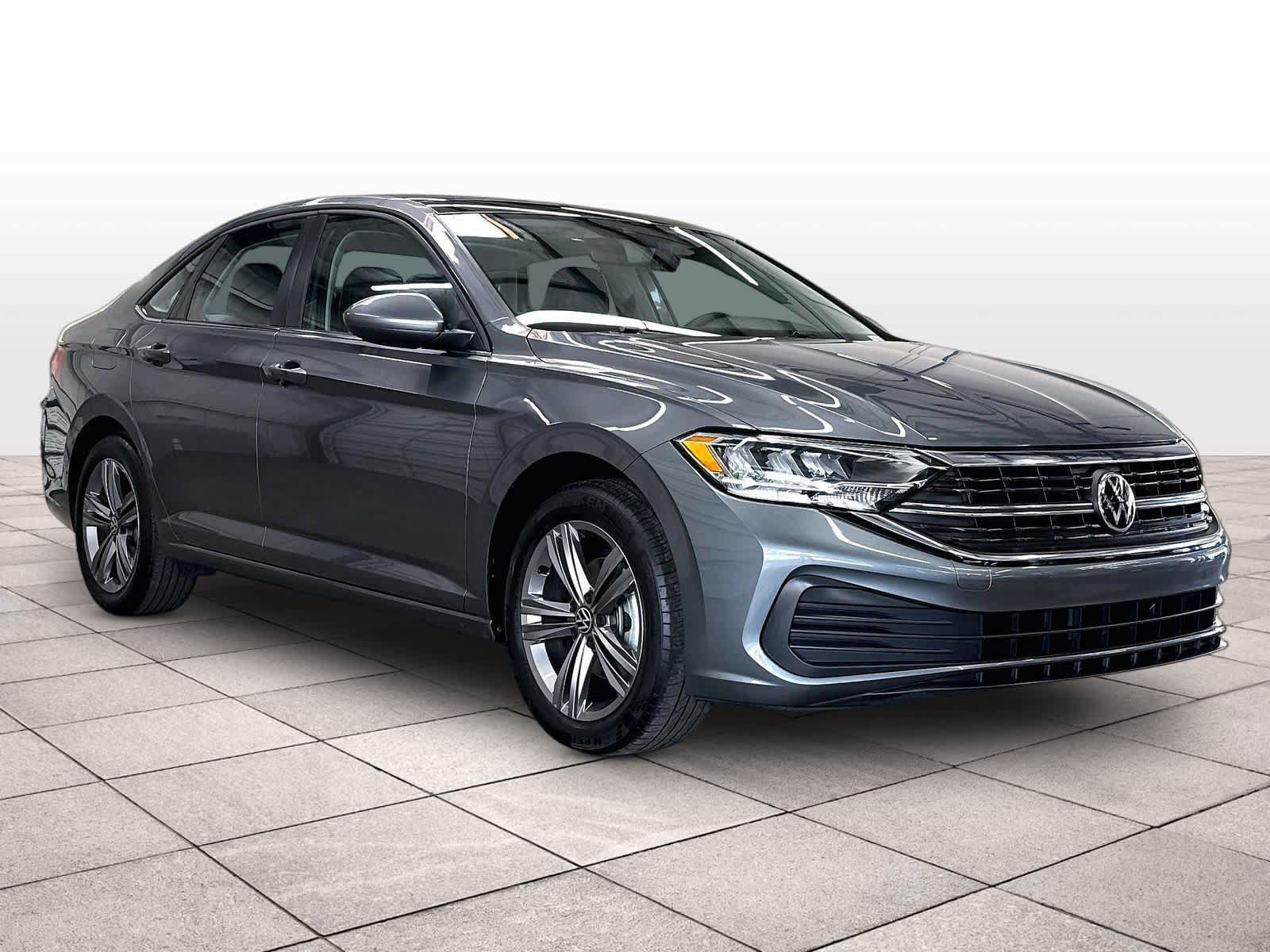 Used 2023 Volkswagen Jetta SE w/ Panoramic Sunroof Package FWD image 3