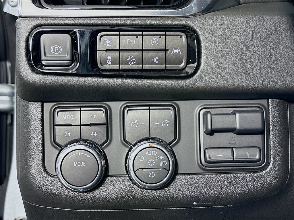 Used 2025 GMC Yukon Elevation AWD/4WD image 11