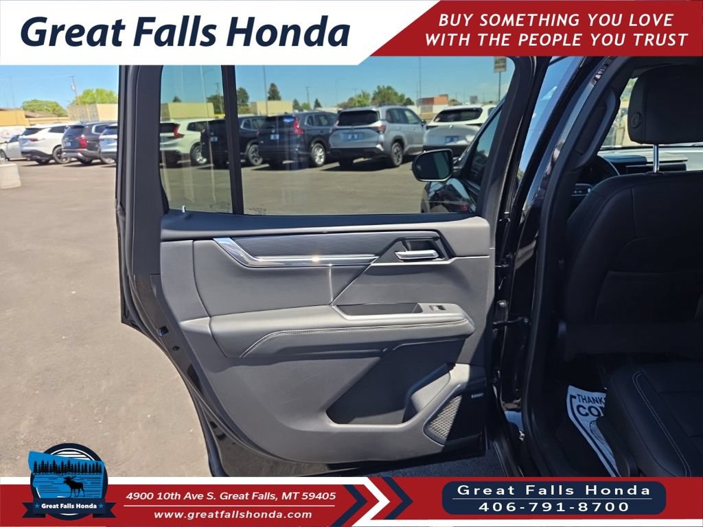 Used 2025 GMC Acadia Elevation w/ Elevation Premium Package AWD/4WD image 13