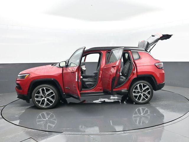 Used 2025 Jeep Compass Limited w/ Elite Group image 33