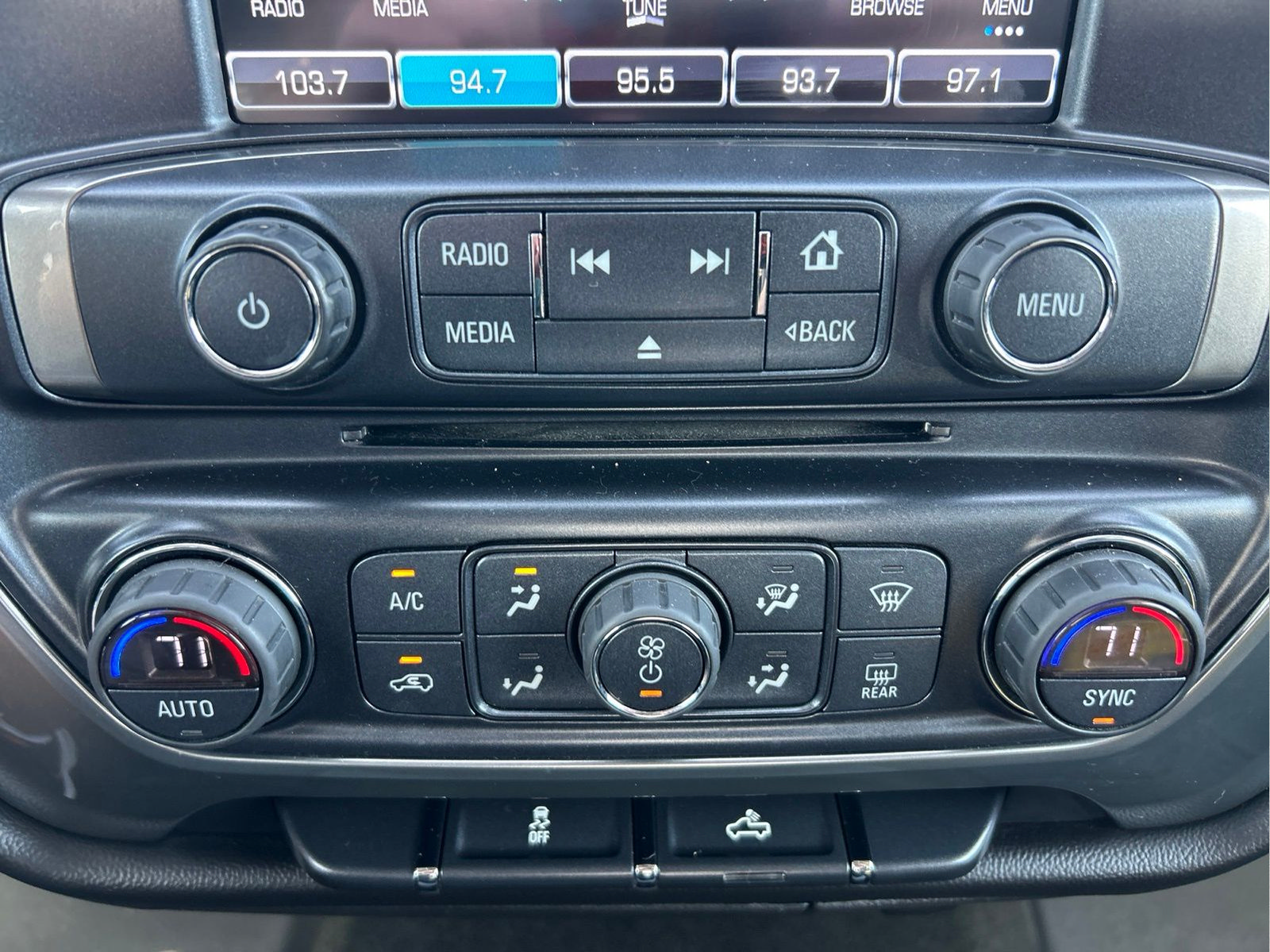 Used 2018 Chevrolet Silverado 1500 LT w/ All Star Edition AWD/4WD image 32