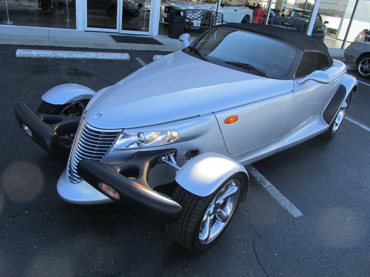 Used 2002 Chrysler Prowler RWD image 2