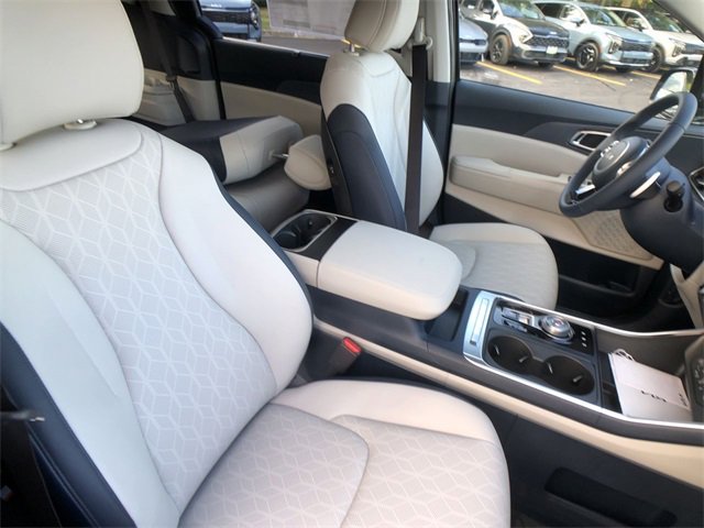 New 2026 Kia Carnival EX image 25