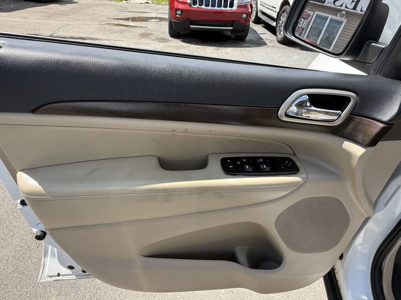 Used 2014 Jeep Grand Cherokee Laredo w/ Quick Order Package 23E AWD/4WD image 8