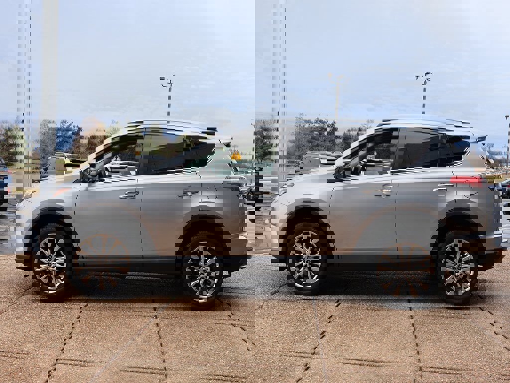 Used 2017 Toyota RAV4 Limited image 3