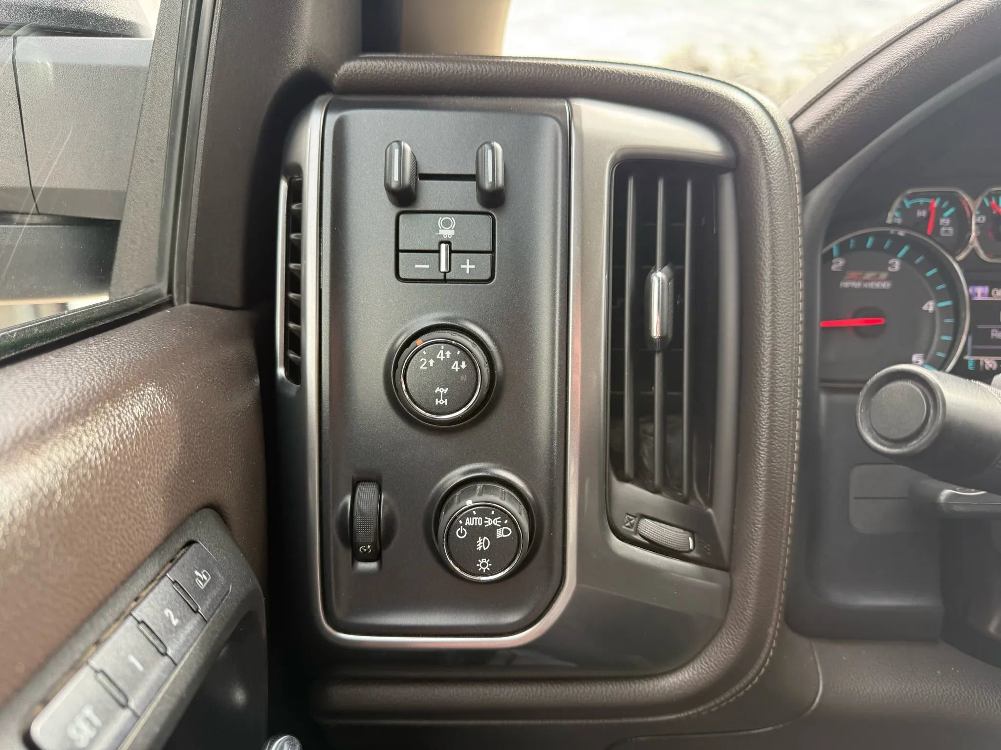 Used 2016 Chevrolet Silverado 2500 LTZ w/ Duramax Plus Package AWD/4WD image 21