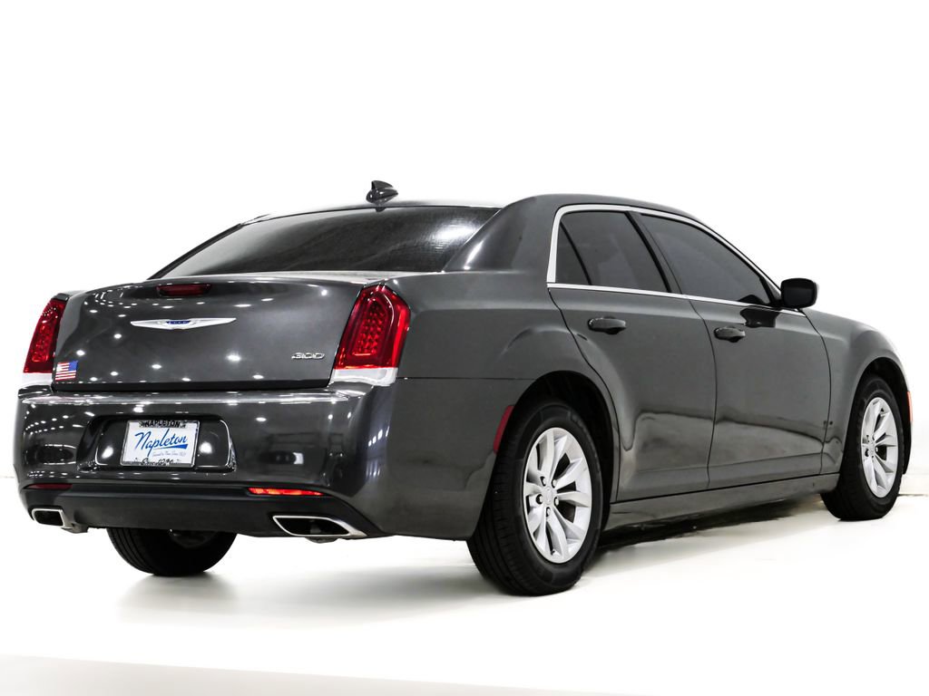 Used 2023 Chrysler 300 Touring RWD image 4