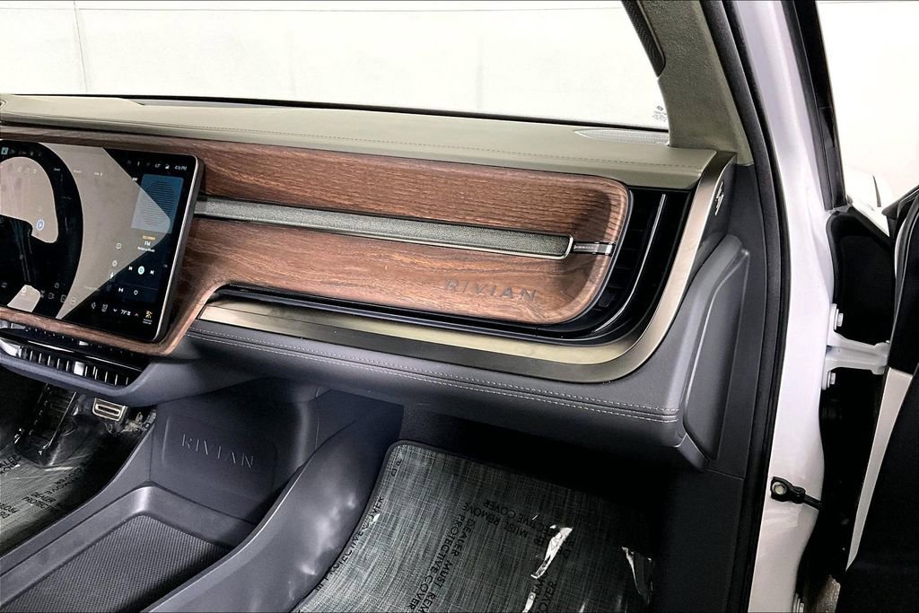 Used 2023 Rivian R1T Adventure image 16
