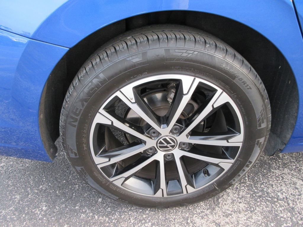 Used 2024 Volkswagen Jetta Sport image 9