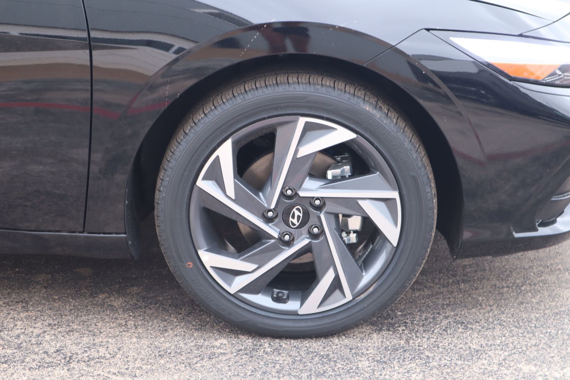 New 2026 Hyundai Elantra Limited image 3