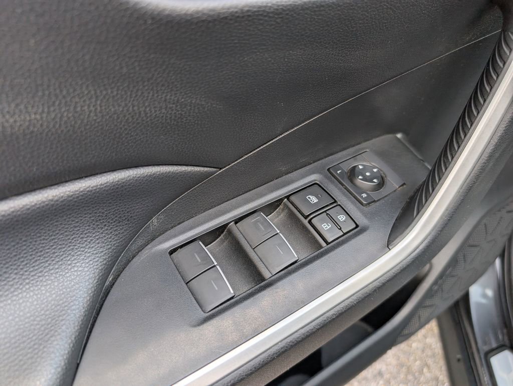 Used 2023 Toyota RAV4 XLE w/ Convenience Package image 9
