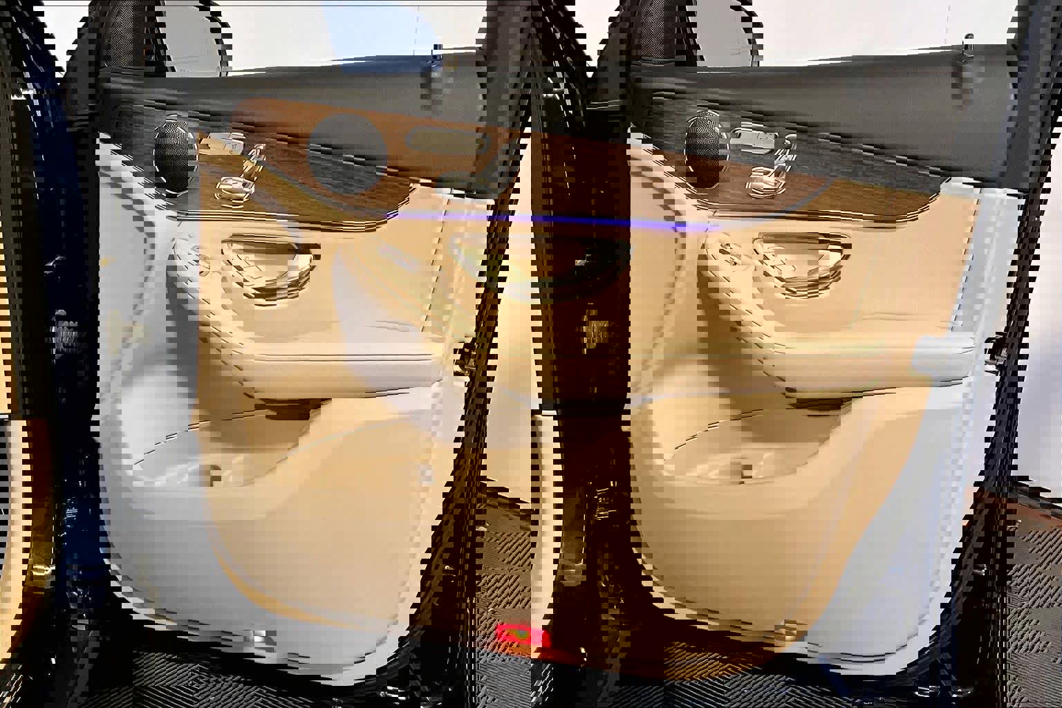 Used 2022 Mercedes-Benz GLC 300 4MATIC image 23