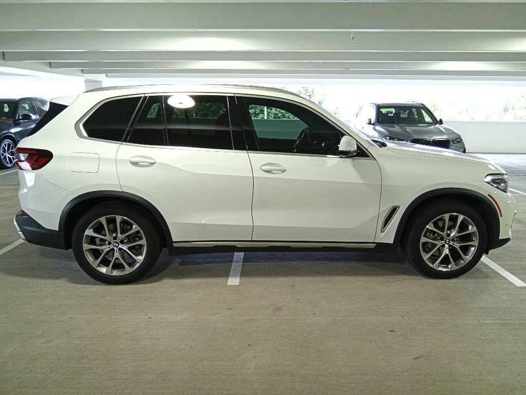 Certified 2022 BMW X5 xDrive40i w/ Premium Package AWD/4WD image 4