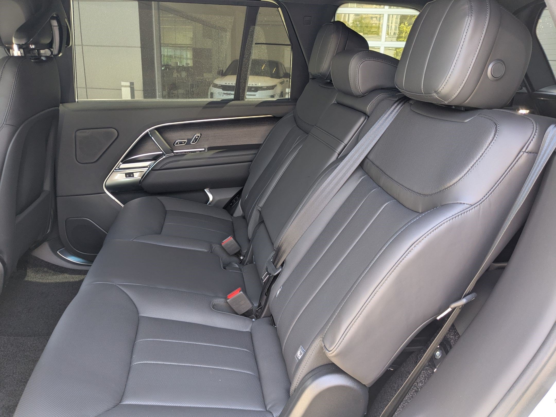 New 2026 Land Rover Range Rover Long Wheelbase SE AWD/4WD image 28
