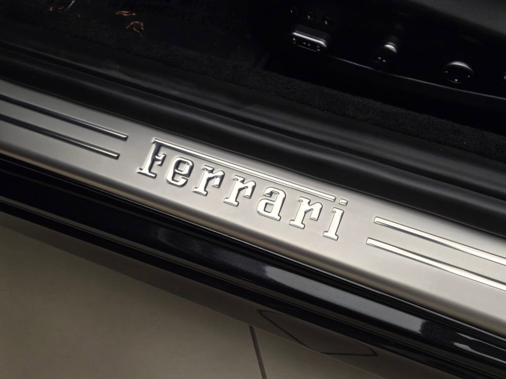 Used 2015 Ferrari California T RWD image 33