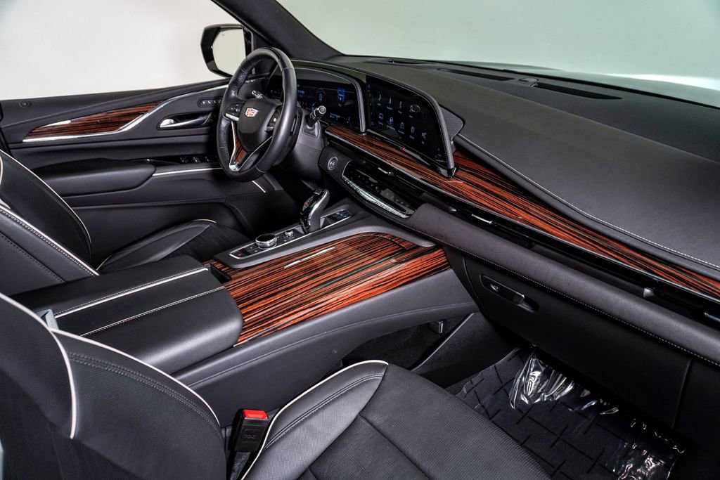 Used 2024 Cadillac Escalade Premium Luxury w/ Performance Package AWD/4WD image 15