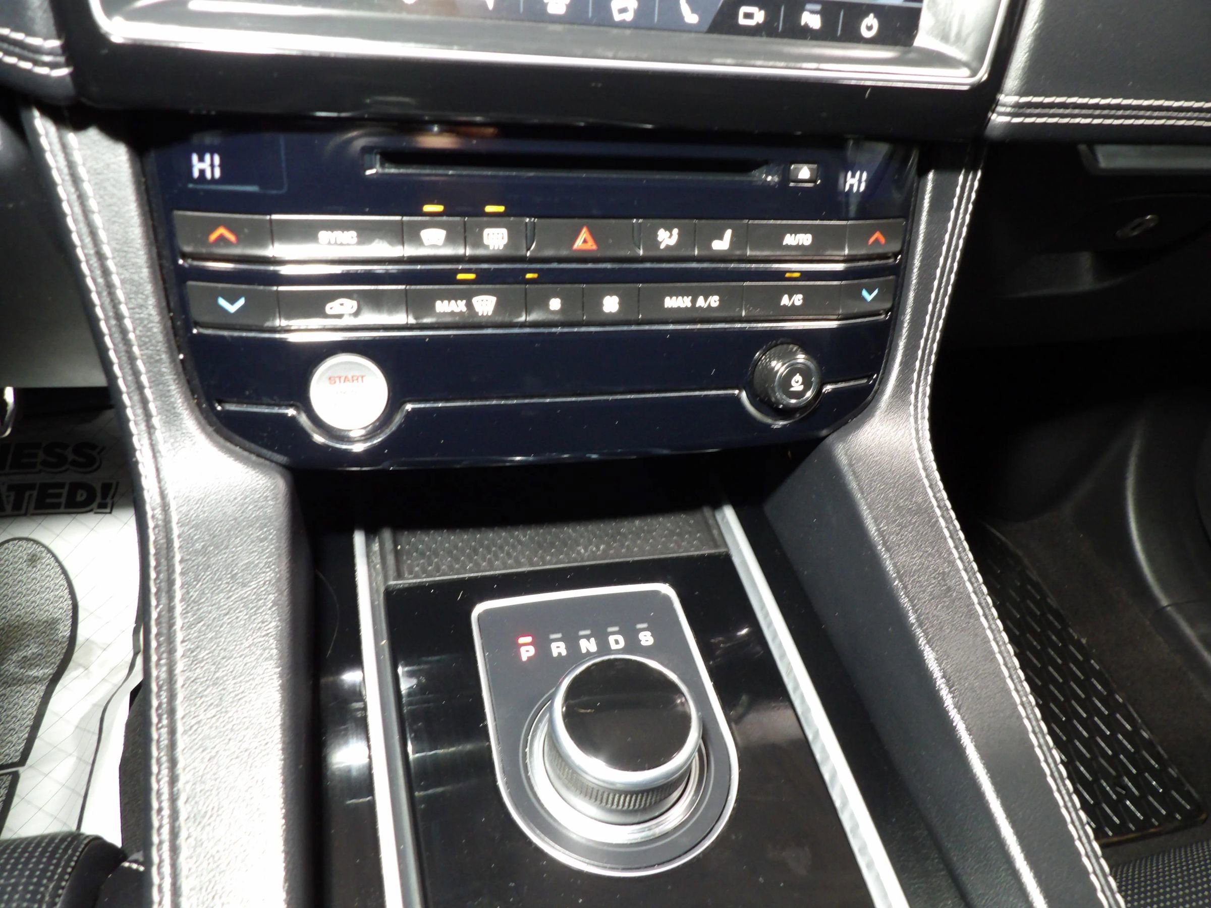 Used 2018 Jaguar F-PACE R-Sport image 23