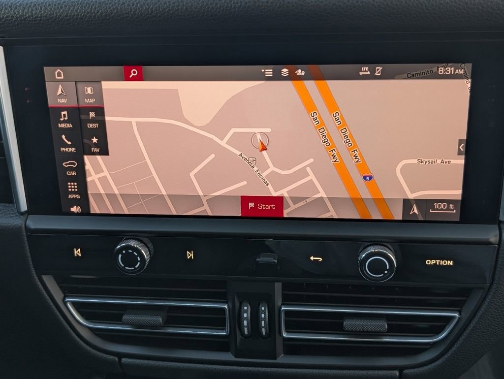 Certified 2022 Porsche Macan image 14