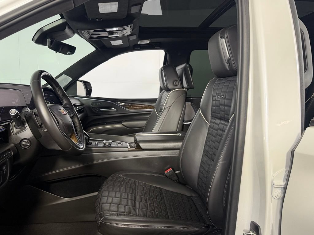 Used 2024 Cadillac Escalade ESV Sport Platinum w/ LPO, ONYX Package AWD/4WD image 19