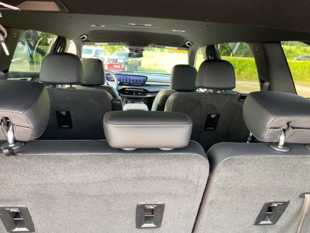 Used 2026 Buick Enclave Sport Touring AWD/4WD image 31