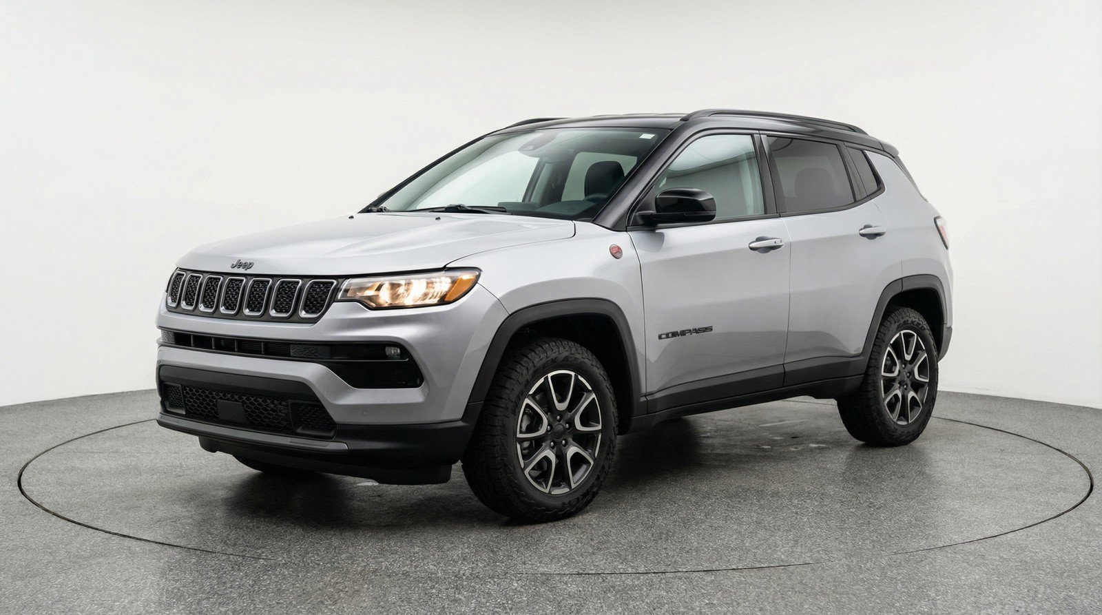 Used 2025 Jeep Compass Trailhawk image 3