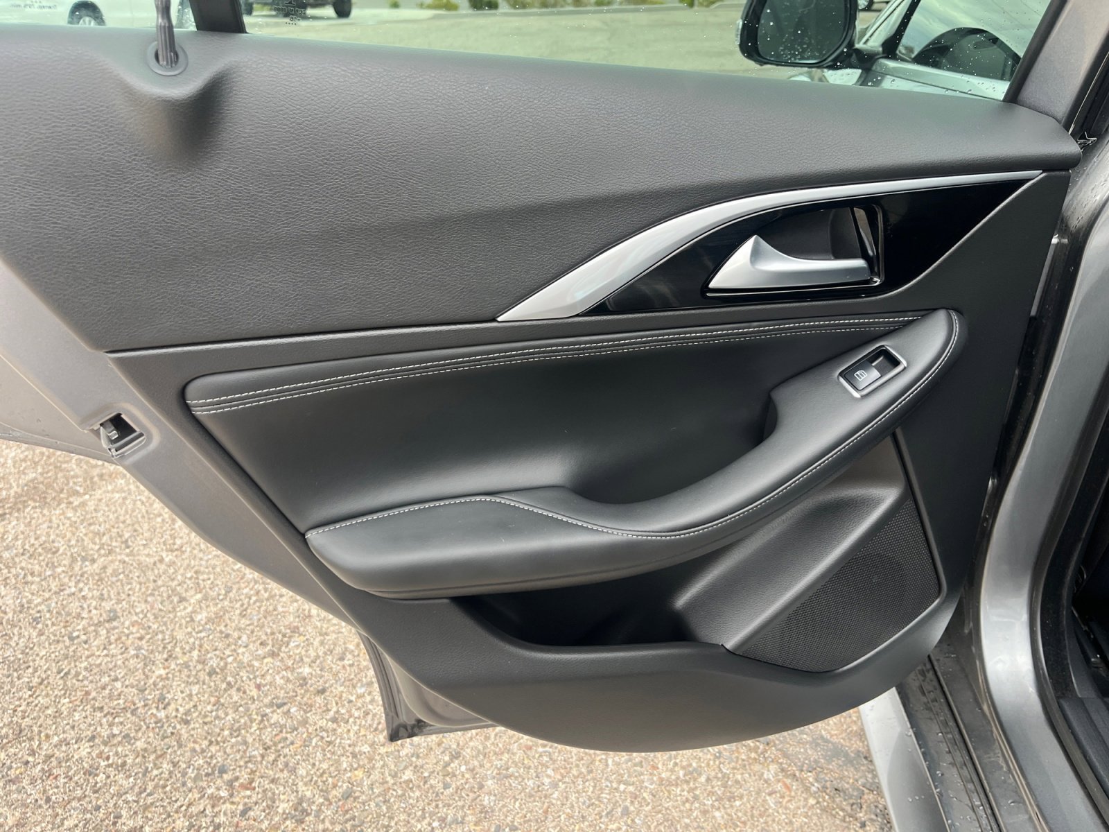 Used 2017 INFINITI QX30 Sport w/ Sport Leather Package image 16