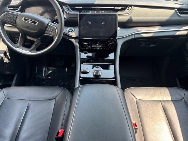 Used 2023 Jeep Grand Cherokee Limited w/ Black Appearance Package AWD/4WD image 3