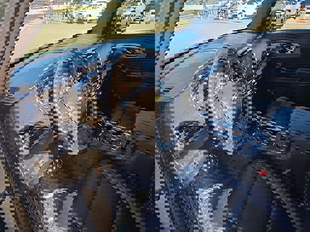 Used 2023 Chevrolet Traverse LT image 10