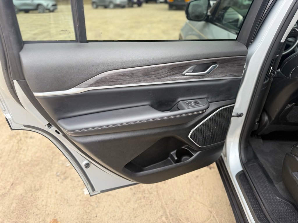 Used 2021 Jeep Grand Cherokee L Limited image 46