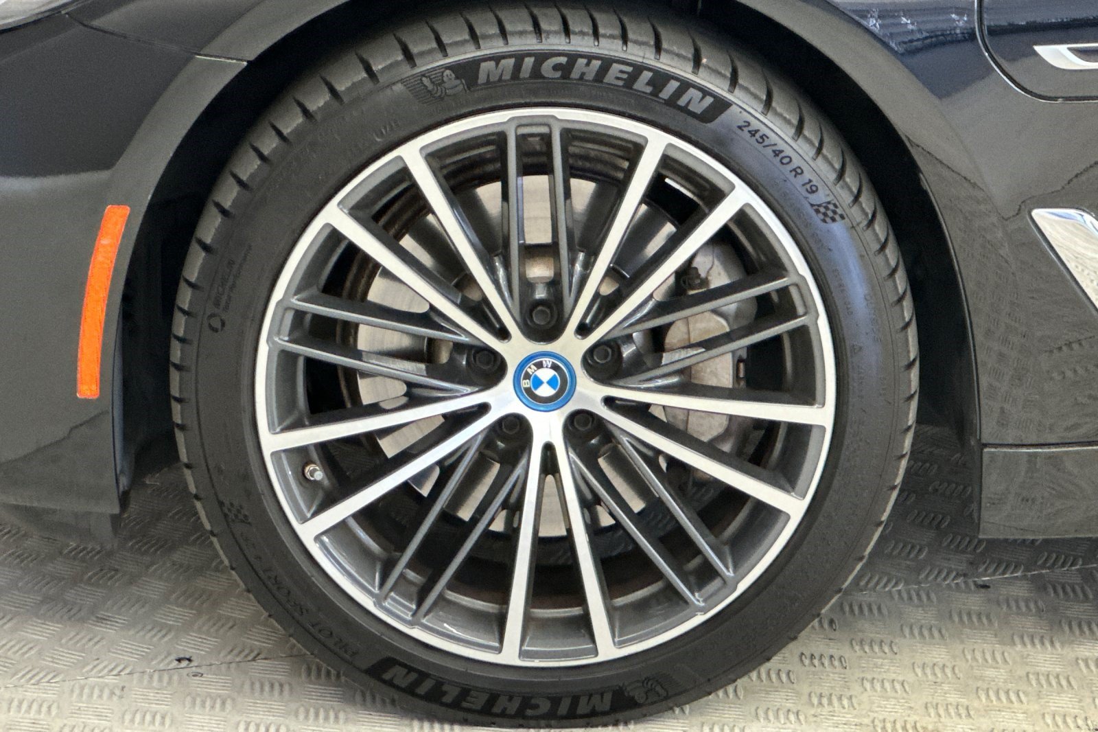 Certified 2023 BMW 530e w/ Convenience Package RWD image 12