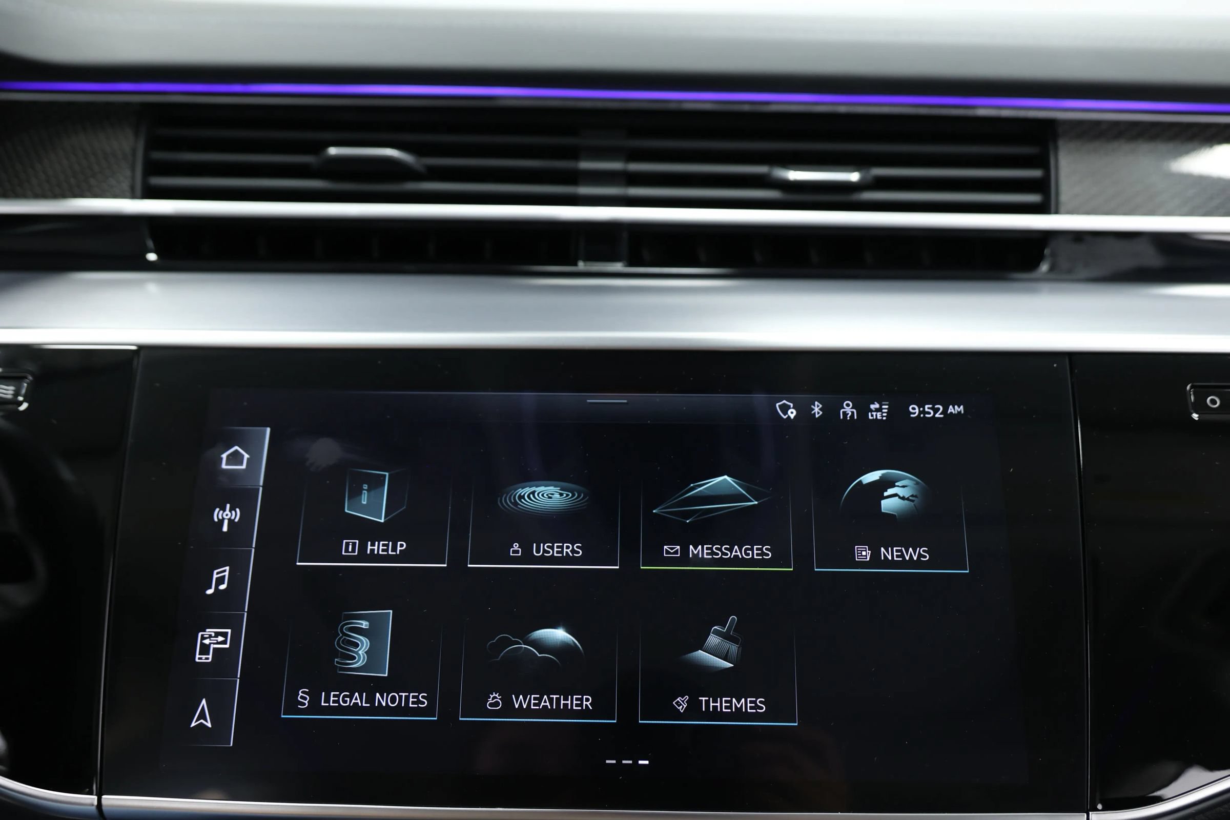 Used 2023 Audi S8 w/ S8 Comfort Plus Package AWD/4WD image 29