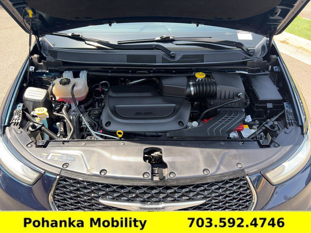 Used 2023 Chrysler Pacifica Touring-L FWD image 36