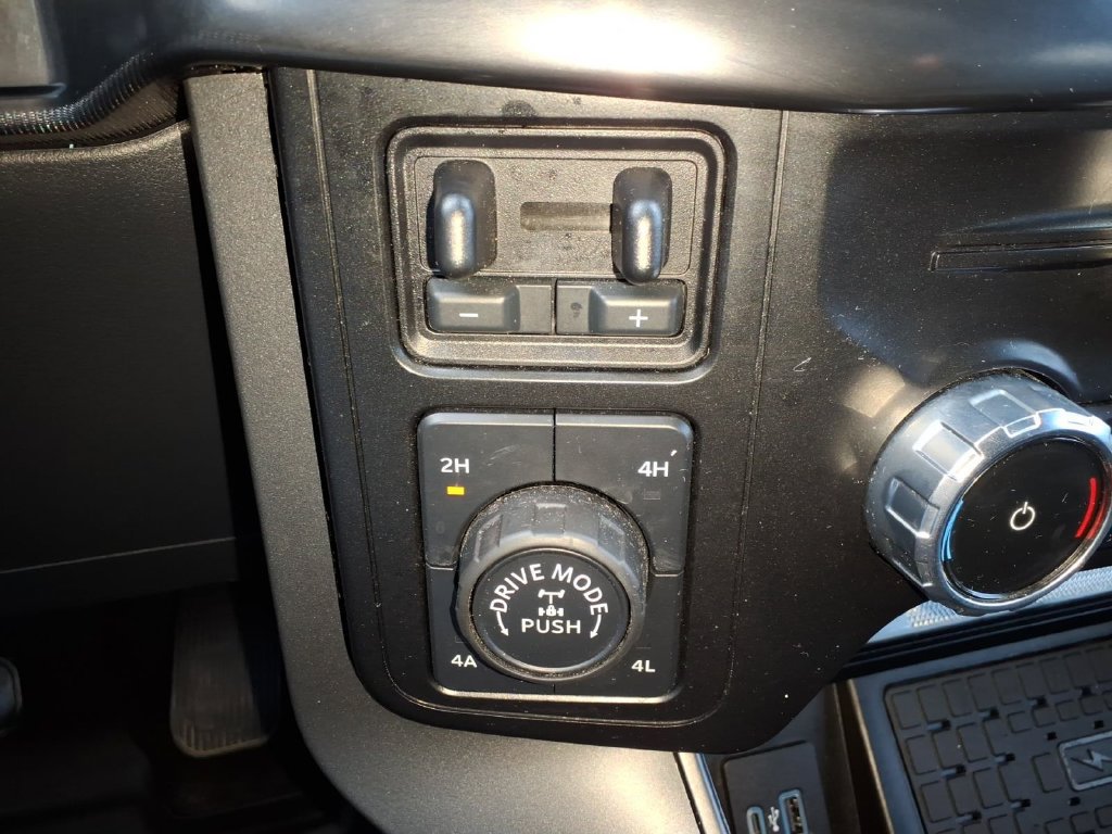 Used 2024 Ford F150 Lariat w/ Equipment Group 502A High AWD/4WD image 30