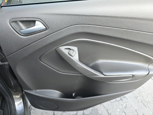 Used 2017 Ford Escape SE image 25