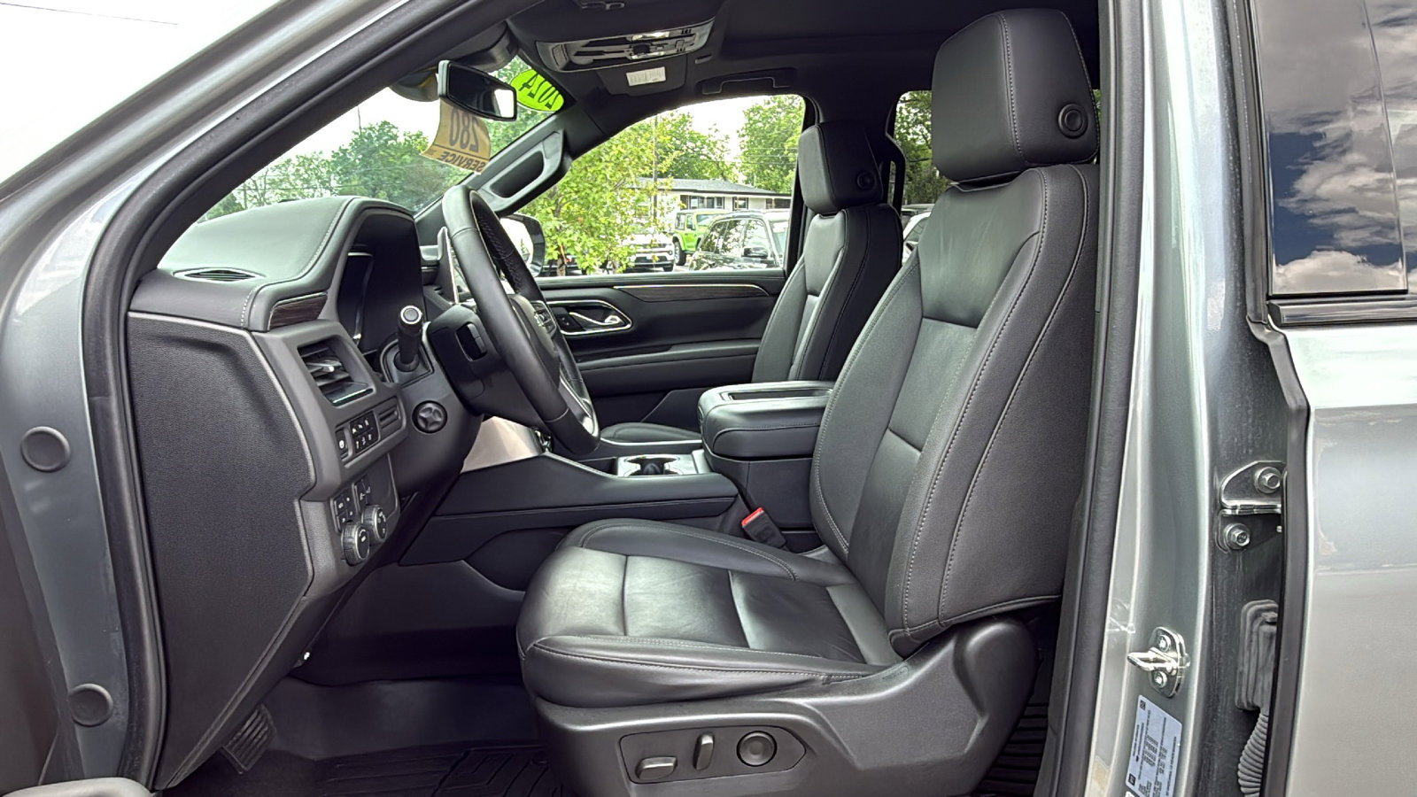 Used 2024 Chevrolet Tahoe Z71 w/ Luxury Package AWD/4WD image 9