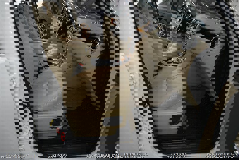 Used 2015 Land Rover LR4 HSE image 19