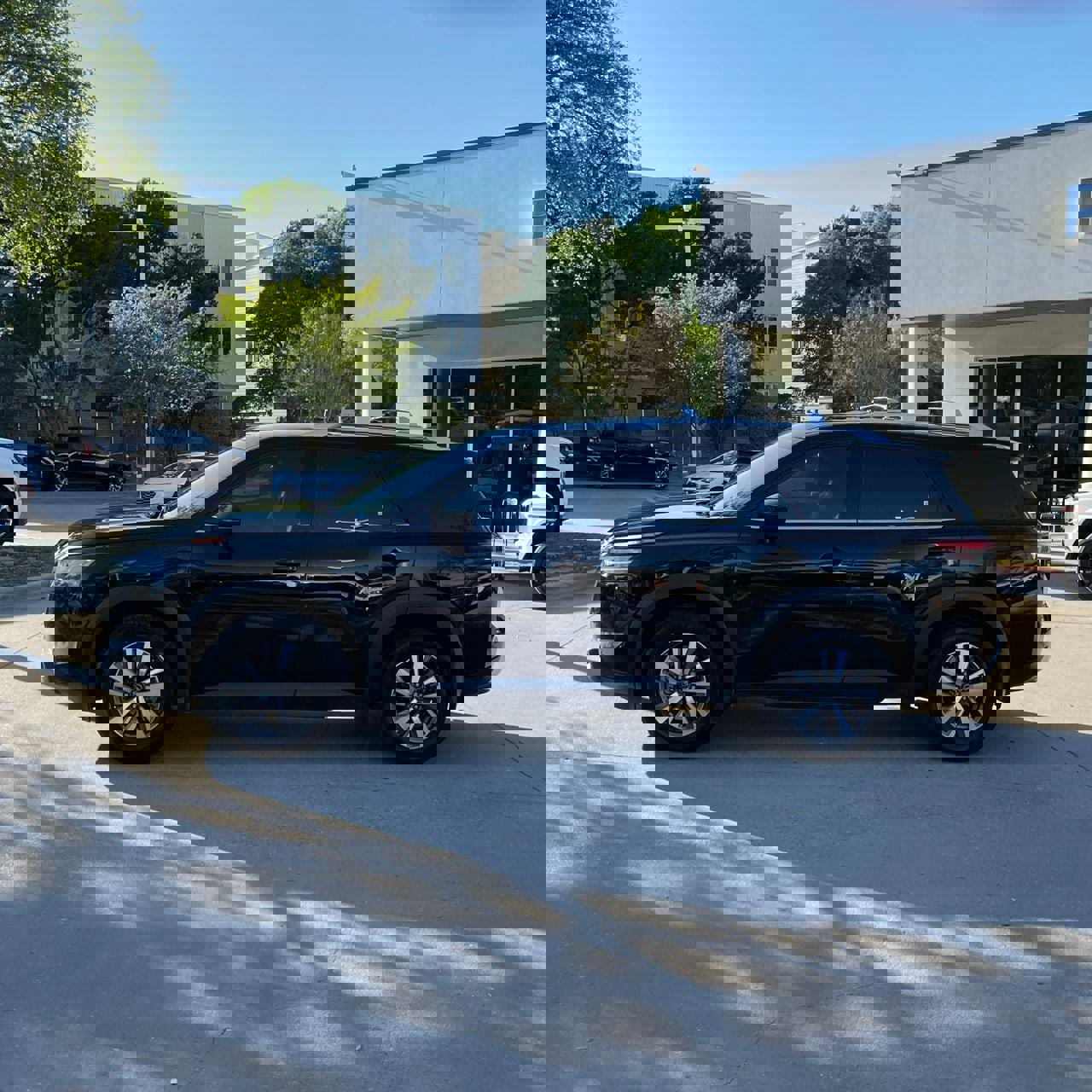 Used 2024 Nissan Pathfinder SL FWD image 3