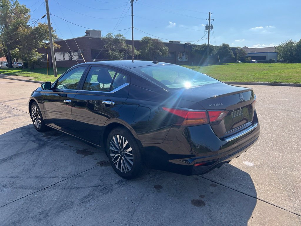 Used 2023 Nissan Altima 2.5 SV FWD image 9