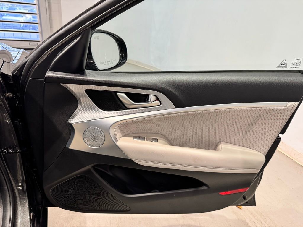 Used 2023 Genesis G70 2.0T w/ Sport Prestige Package image 28