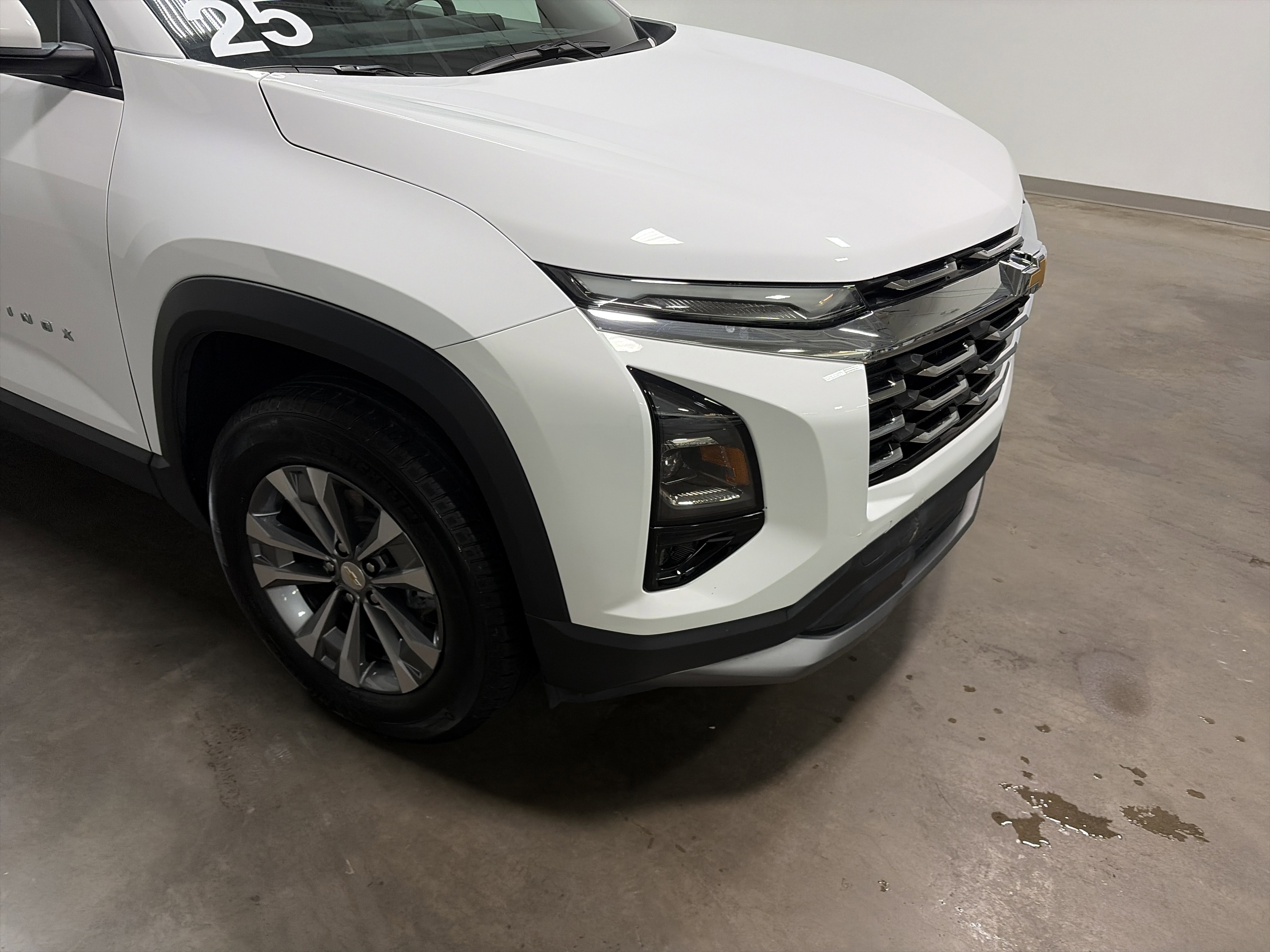 Used 2025 Chevrolet Equinox LT w/ Convenience Package II image 36