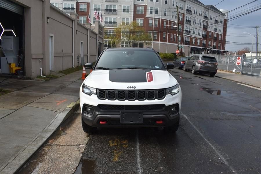 Used 2024 Jeep Compass Trailhawk image 3