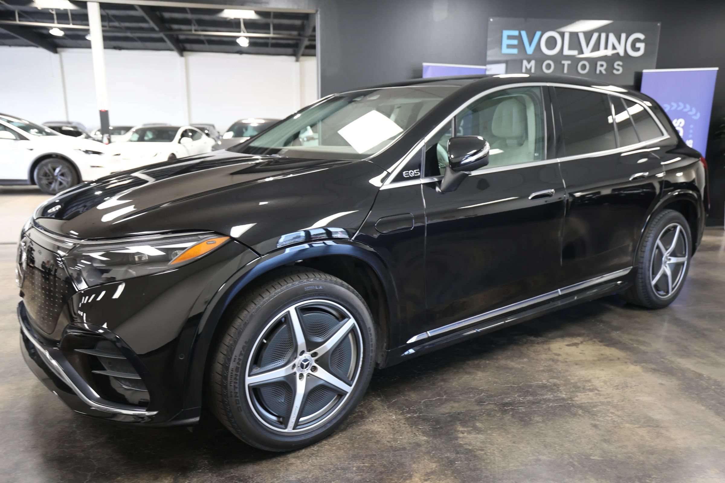 Used 2023 Mercedes-Benz EQS 580 4MATIC SUV image 3