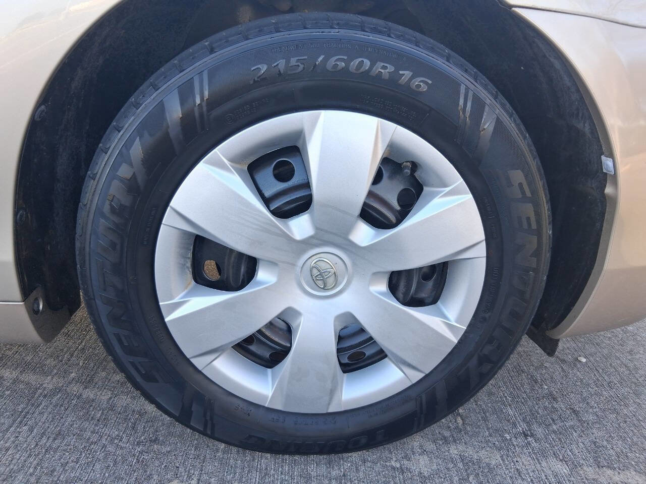 Used 2009 Toyota Camry LE FWD image 28