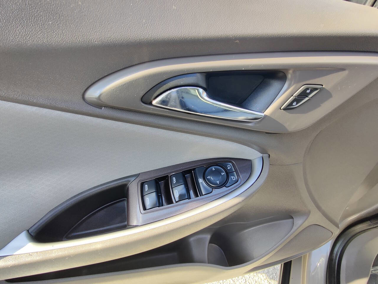 Used 2024 Chevrolet Malibu LT image 17