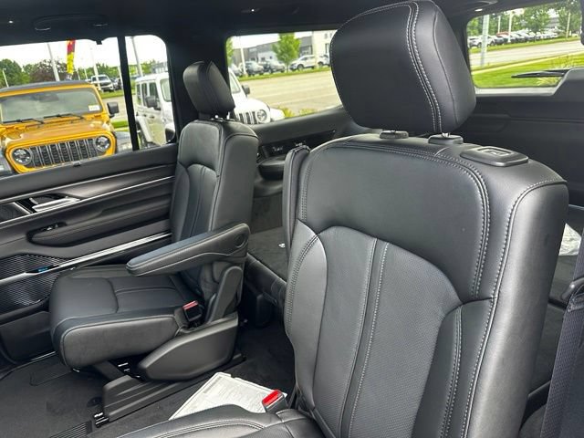 New 2026 Jeep Grand Wagoneer Summit AWD/4WD image 36