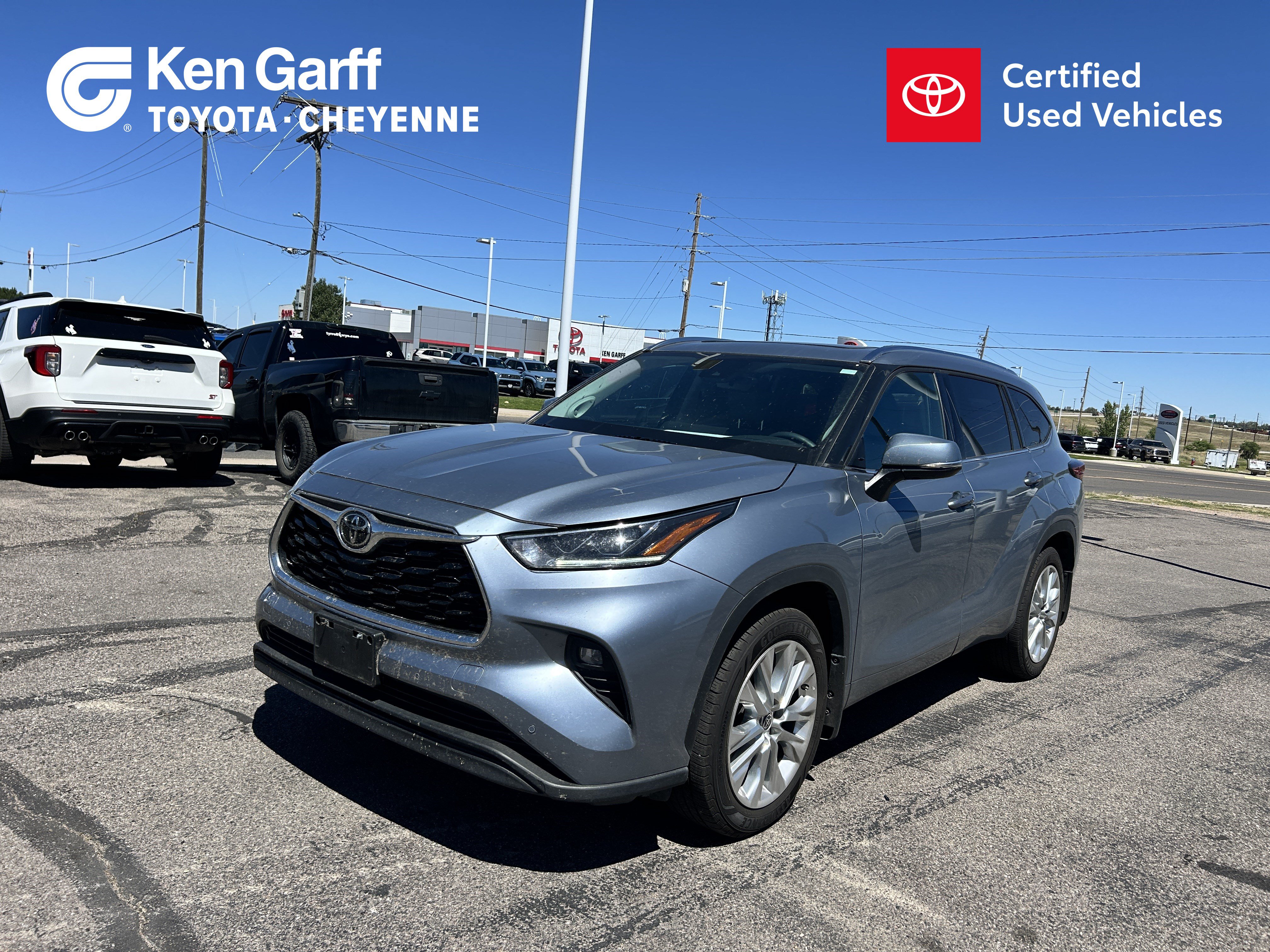 Used 2023 Toyota Highlander Limited AWD/4WD image 1