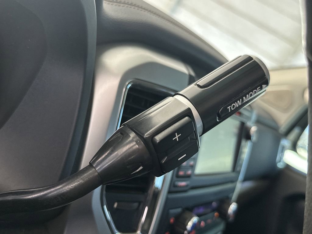 Used 2017 Nissan Titan SL image 23