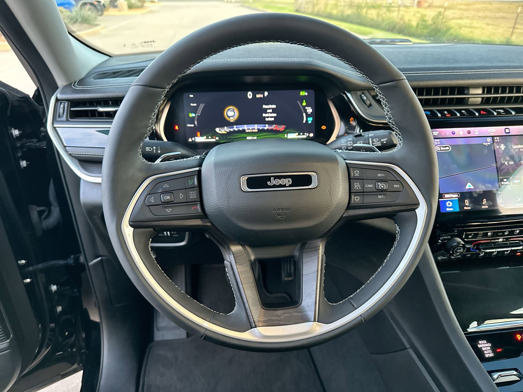 New 2023 Jeep Grand Cherokee 4WD 4xe w/ Luxury Tech Group II image 14
